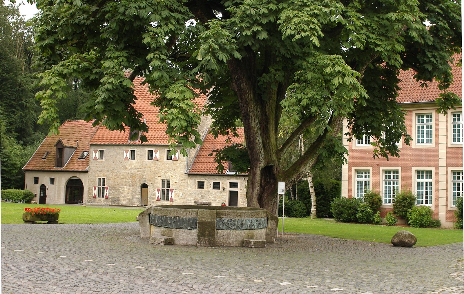 Mallinckrodthaus Und Paulusturm | Burgdorf-Stromberg